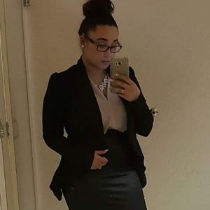Meet your Posher, Mia
